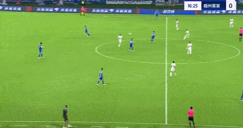 开云app-薛庆浩及时出击到禁区外，挡出奥马尔松单刀打门